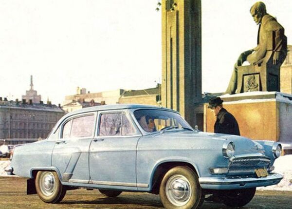 Publicité soviétique: la promotion de l’industrie automobile nationale par des hommes et des femmes - Sputnik Afrique