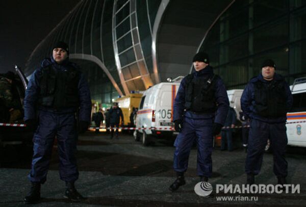 Attentat contre l'aéroport de Moscou: chaos, douleur et condoléances - Sputnik Afrique