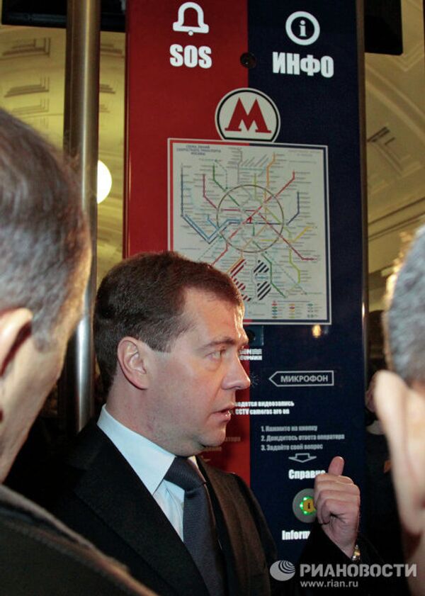 Dmitri Medvedev teste la sécurité du métro moscovite - Sputnik Afrique