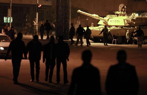 Egypte: les militaires ont abandonné plusieurs chars sur la place Tahrir - Sputnik Afrique