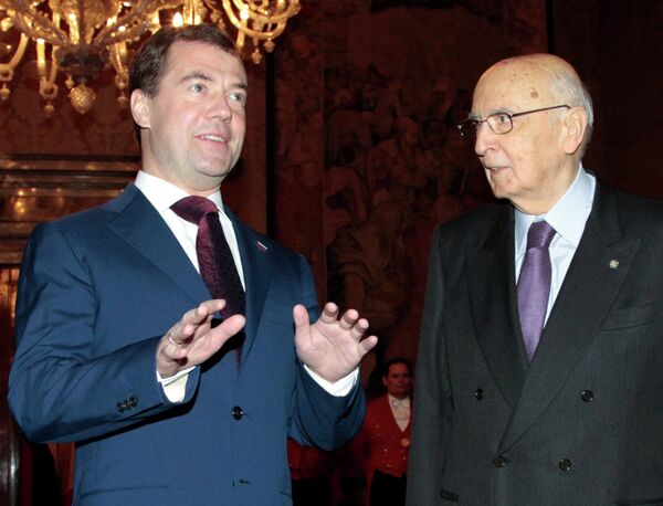 Le président russe Dmitri Medvedev et son homologue italien, Giorgio Napolitano - Sputnik Afrique