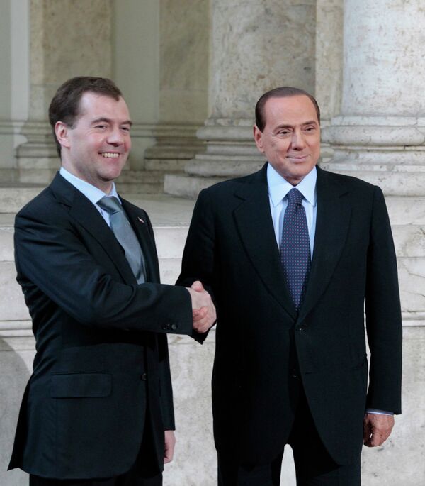 Dmitri Medvedev et Silvio Berlusconi - Sputnik Afrique