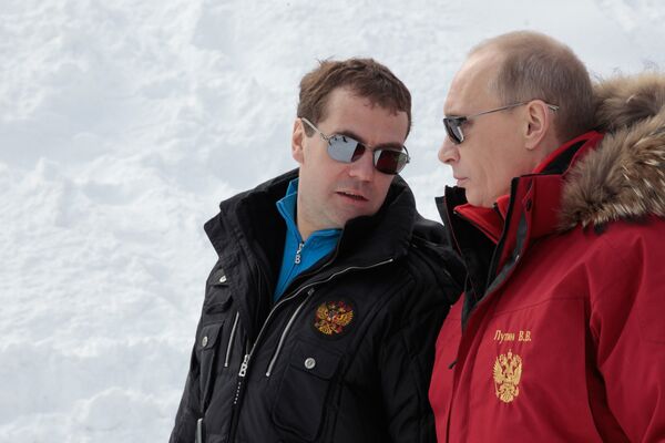 Medvedev et Poutine inspectent la station alpine Rosa Khutor - Sputnik Afrique