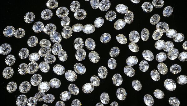 Россыпь ограненных алмазов. Архив - Sputnik Afrique