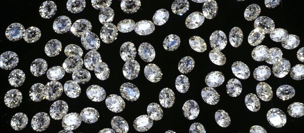 Россыпь ограненных алмазов. Архив - Sputnik Afrique
