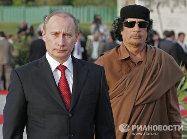 Les tenue chatoyantes de Mouammar Kadhafi - Sputnik Afrique