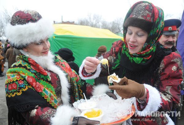 Mardi gras dans les villes russes - Sputnik Afrique