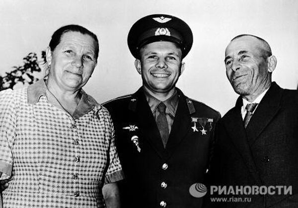 Gagarine et ses femmes bien-aimées: son épouse, ses filles et sa mère - Sputnik Afrique
