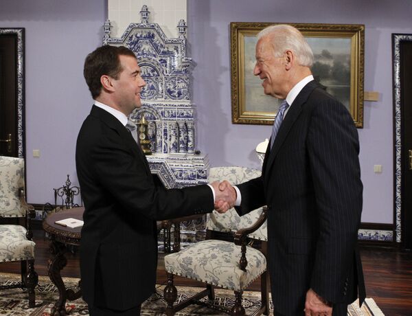 Dmitri Medvedev et Joe Biden - Sputnik Afrique
