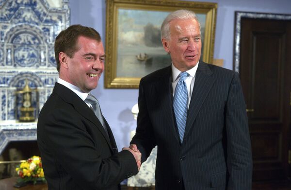 Dmitri Medvedev et Joseph Biden - Sputnik Afrique