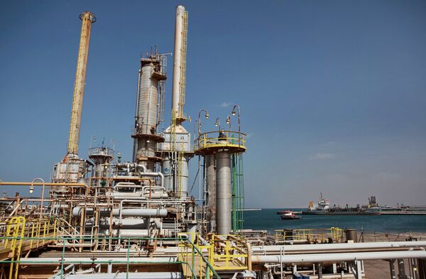 L'UE veut sanctionner le principal groupe pétrolier libyen - Sputnik Afrique