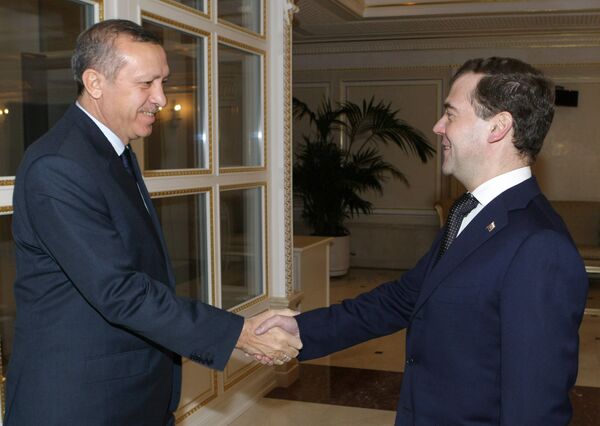 Dmitri Medvedev et le premier ministre turc Recep Tayyip Erdogan - Sputnik Afrique