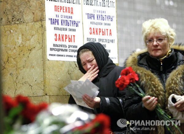Les fleurs à la mémoire des victimes des attentats du métro de Moscou - Sputnik Afrique
