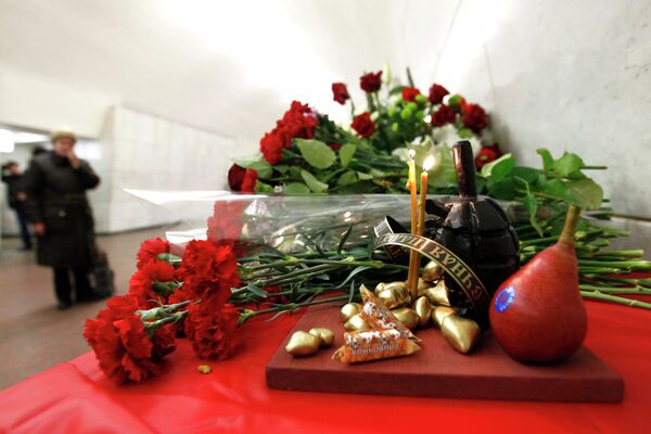 Les fleurs à la mémoire des victimes des attentats du métro de Moscou - Sputnik Afrique