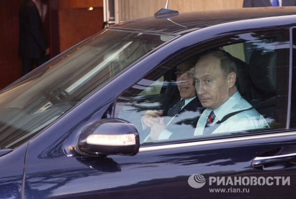 Vladimir Poutine au volant d'une Ë-mobile - Sputnik Afrique