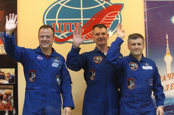 L'équipage du vaisseau Gagarine: l'Américain Ronald Garan et les Russes Alexandre Samokoutiaïev et Andrei Borissenko - Sputnik Afrique