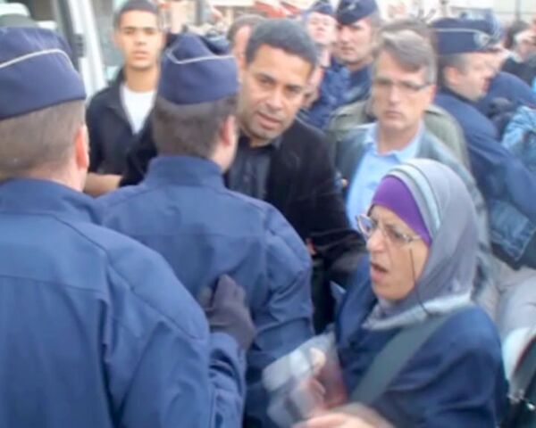 Paris: des réfugiés tunisiens descendent dans les rues - Sputnik Afrique