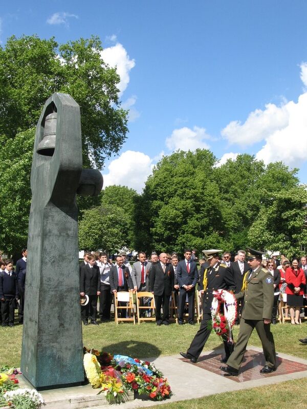 Plusieurs centaines de personnes se sont recueillis devant le mémorial soviétique à Londres.  - Sputnik Afrique