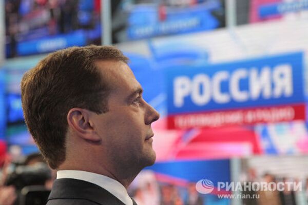 Medvedev au siège du holding audiovisuel russe  - Sputnik Afrique
