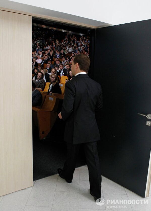 Medvedev donne sa première grande conférence de presse  - Sputnik Afrique