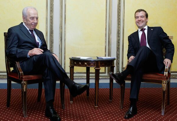 Dmitri Medvedev et Shimon Peres - Sputnik Afrique