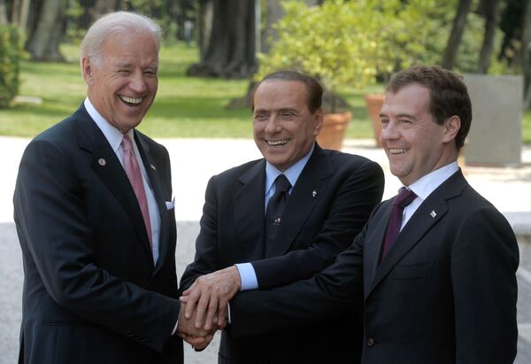 PO/bouclier/OMC: Medvedev s'est entretenu à Rome avec Berlusconi et Biden - Sputnik Afrique