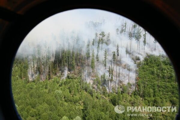 Lutte contre les feux de forêt en Sibérie - Sputnik Afrique