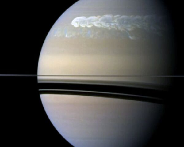 Saturne: le mystère de la grande tache blanche est résolu  - Sputnik Afrique