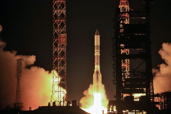 Russie: le satellite militaire lancé par Proton-M atteint son orbite - Sputnik Afrique