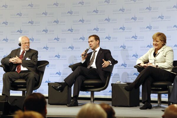 Le président russe Dmitri Medvedev lors du forum russo-allemand Dialogue pétersbourgeois - Sputnik Afrique