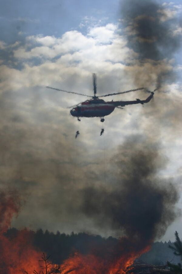 La garde aérienne mobilisée contre les feux de forêt - Sputnik Afrique