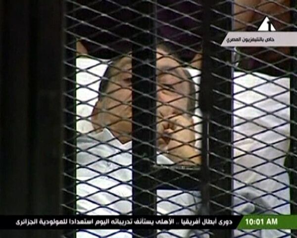 Moubarak au tribunal, couché sur une civière - Sputnik Afrique
