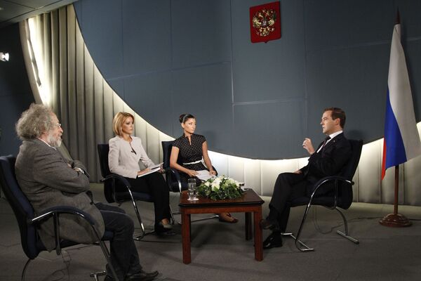 Medvedev interviewé par des médias russes et géorgiens - Sputnik Afrique