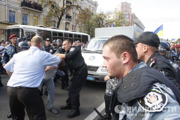 Procès Timochenko: arrestation et bagarre à Kiev - Sputnik Afrique