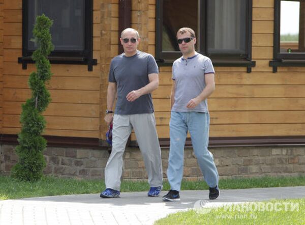 Medvedev et Poutine partent à la pêche  - Sputnik Afrique