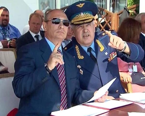 Poutine contemple le vol du chasseur russe de 5e génération - Sputnik Afrique