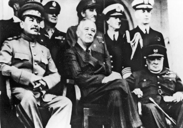 Joseph Staline, Franklin Delano Roosevelt et Winston Churchill  - Sputnik Afrique
