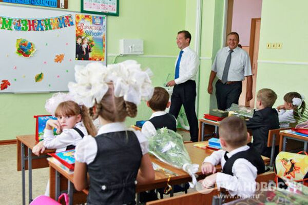 Rentrée scolaire en Russie: visite présidentielle à Stavropol - Sputnik Afrique