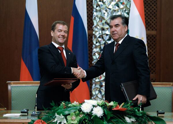 Président  de la Russie et du Tadjikistan Dmitri Medvedev et Emomali Rakhmon - Sputnik Afrique