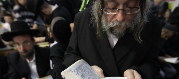 Около 40 тысяч хасидов отпразднуют в Умани еврейский Новый год Около 40 тысяч хасидов отпразднуют в Умани еврейский Новый год - Sputnik Afrique