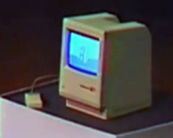 Steve Jobs présente le premier Macintosh  - Sputnik Afrique