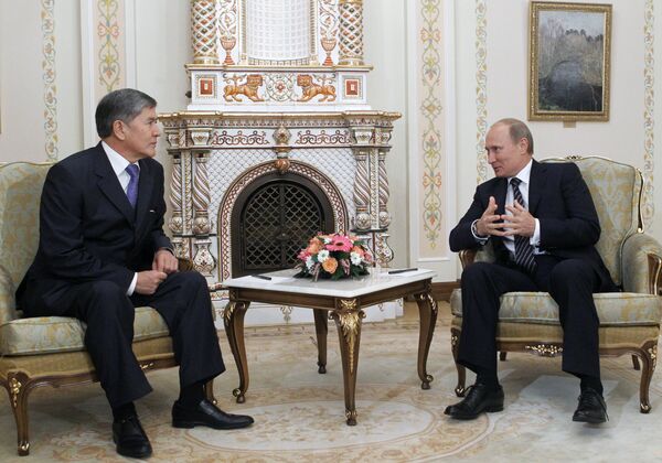 Vladimir Poutine et Almazbek Atambaïev - Sputnik Afrique