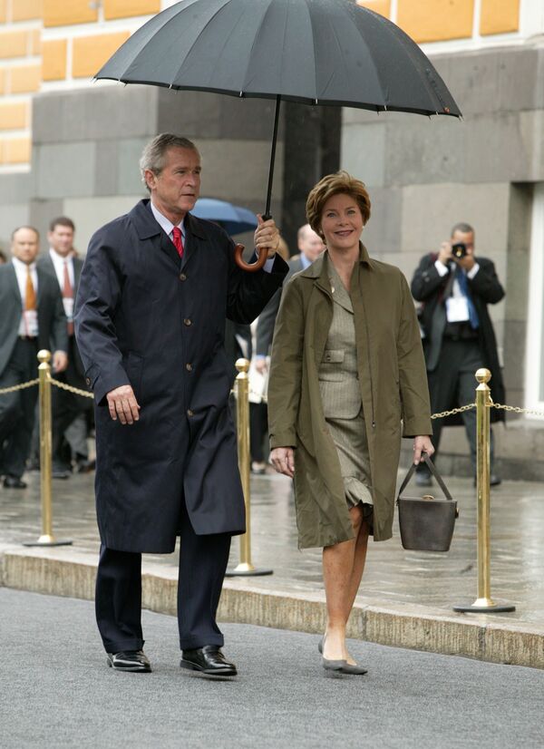 George et Laura Bush sur la place Rouge de Moscou - Sputnik Afrique