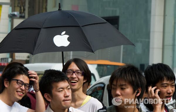 Lancement de l'iPhone 4S au Japon et aux USA - Sputnik Afrique
