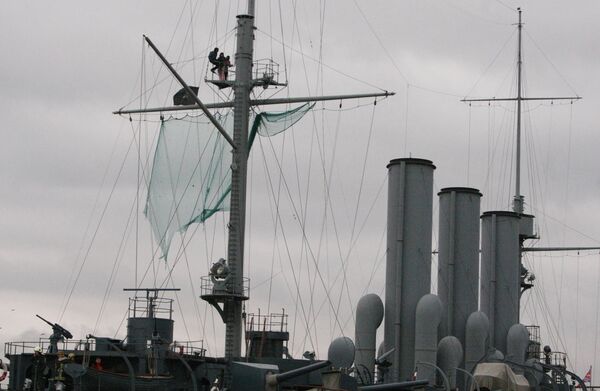 Saint-Pétersbourg: le croiseur bolchévique Aurore sous pavillon pirate - Sputnik Afrique