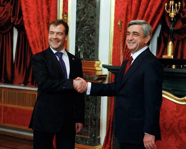 Dmitri Medvedev et Serge Sargsian - Sputnik Afrique