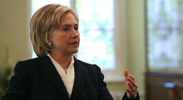 Каддафи ищет пути бегства из страны, считает госсекретарь США Клинтон - Sputnik Afrique