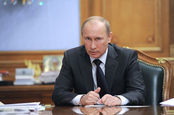 Poutine signe la loi anti-Magnitski - Sputnik Afrique
