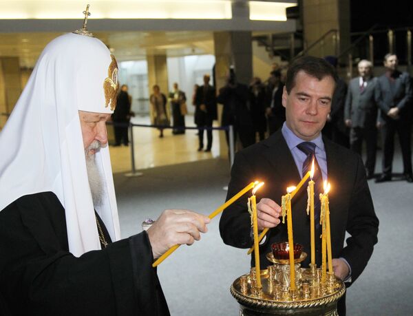 L e Patriarche Cyrille et Dmitri Medvedev - Sputnik Afrique