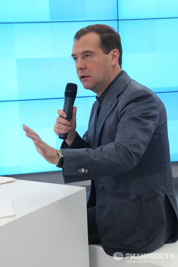 Rencontre entre Dmitri Medvedev et les représentants des communautés virtuelles  - Sputnik Afrique